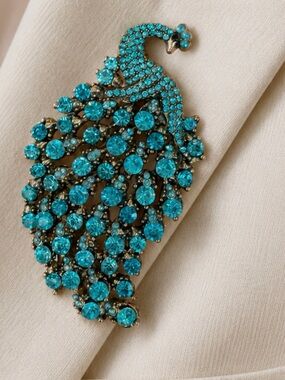 Blue Crystal Peacock Brooch – Statement Rhinestone Bird Pin, Elegant Vintage-Ins